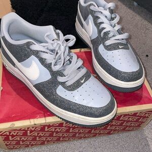 Nike wolf gray Size 7Y